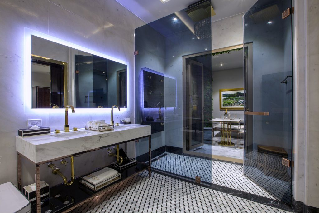 OLV FIFTY FIVE HOTEL bathroom san juan cruise port hotel