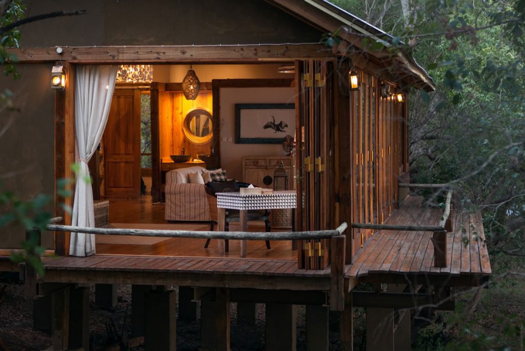 Tongabezi Zambia view doghouse cruise port hotels LXRY!