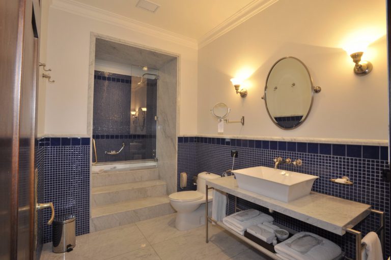 casa higueras bathroom valparaiso cruise port hotels
