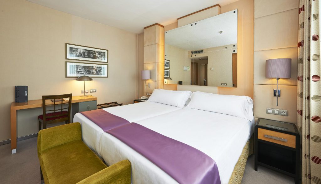 hesperia presidente room barcelona cruise port hotels