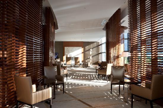 jw marriott marquis lounge miami cruise port hotels