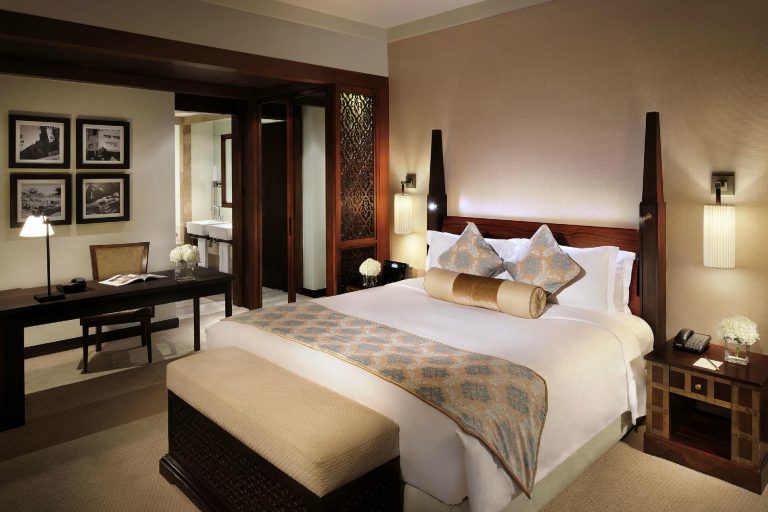 palace downtown room1 dubai cruise port hotels