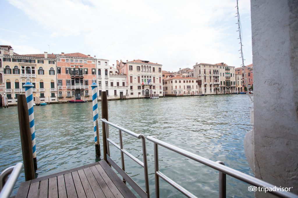 palazzo giavanelli entrance1 venice cruise port hotels