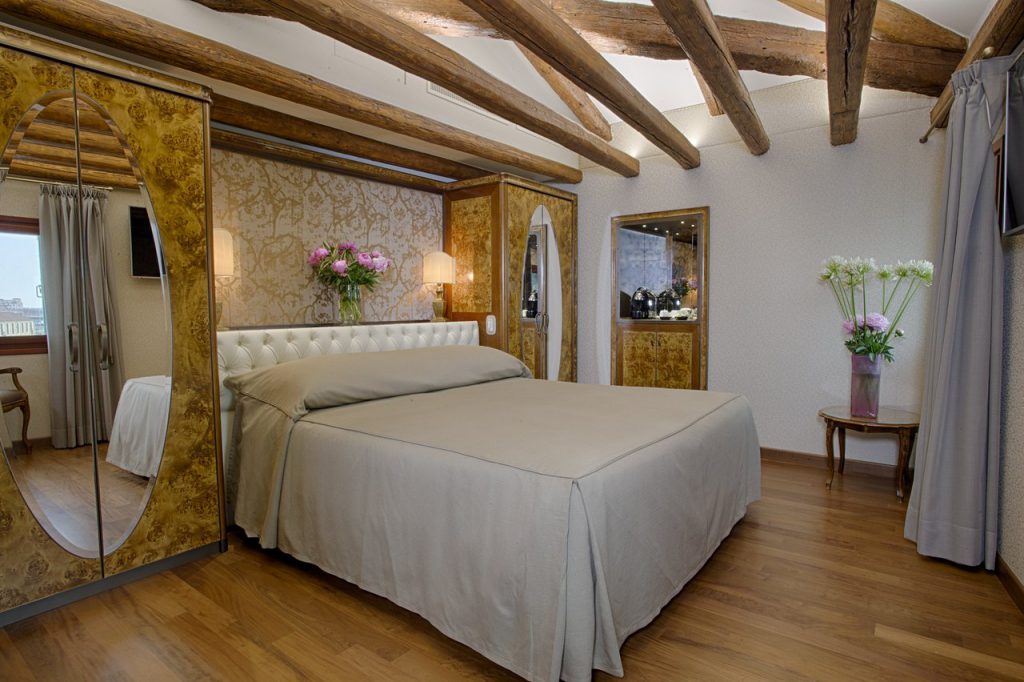 santa chiara suite venice cruise port hotels