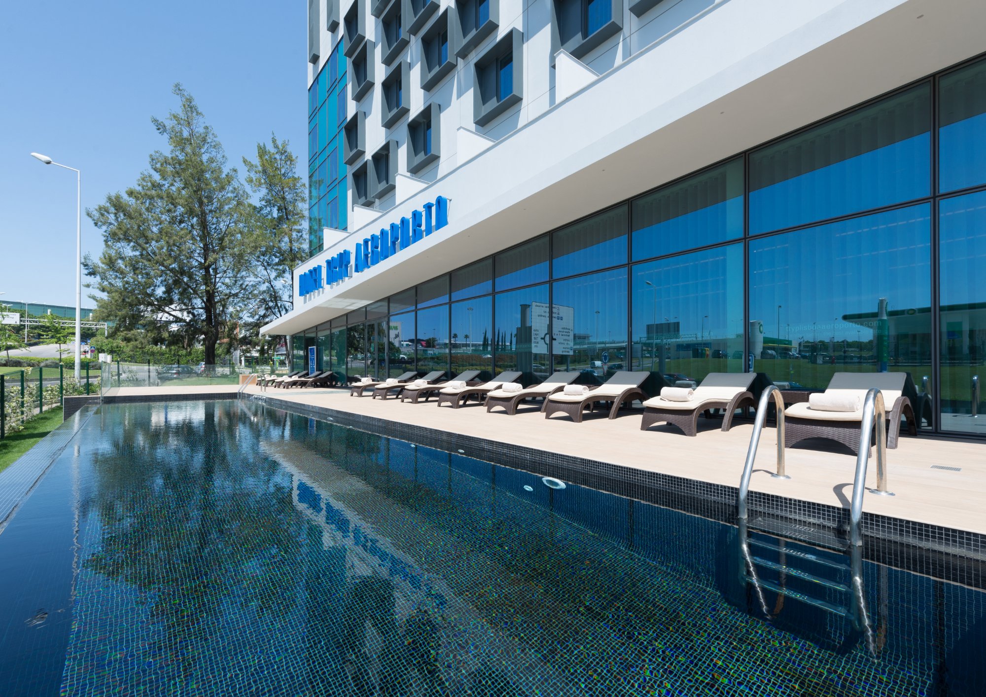 tryp lisbon pool cruise port hotels