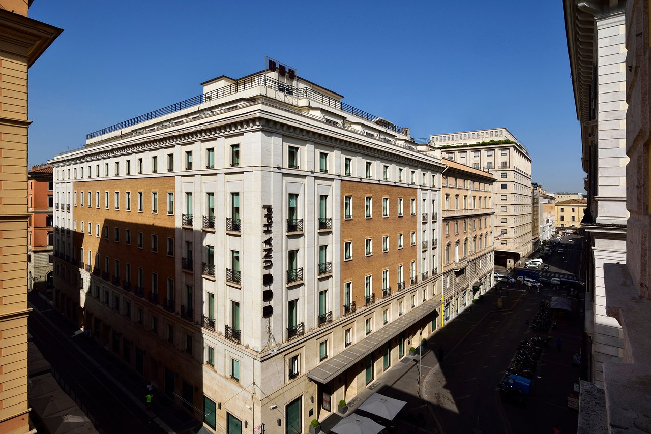 unahotels deco rome exterior2 cruise port hotels