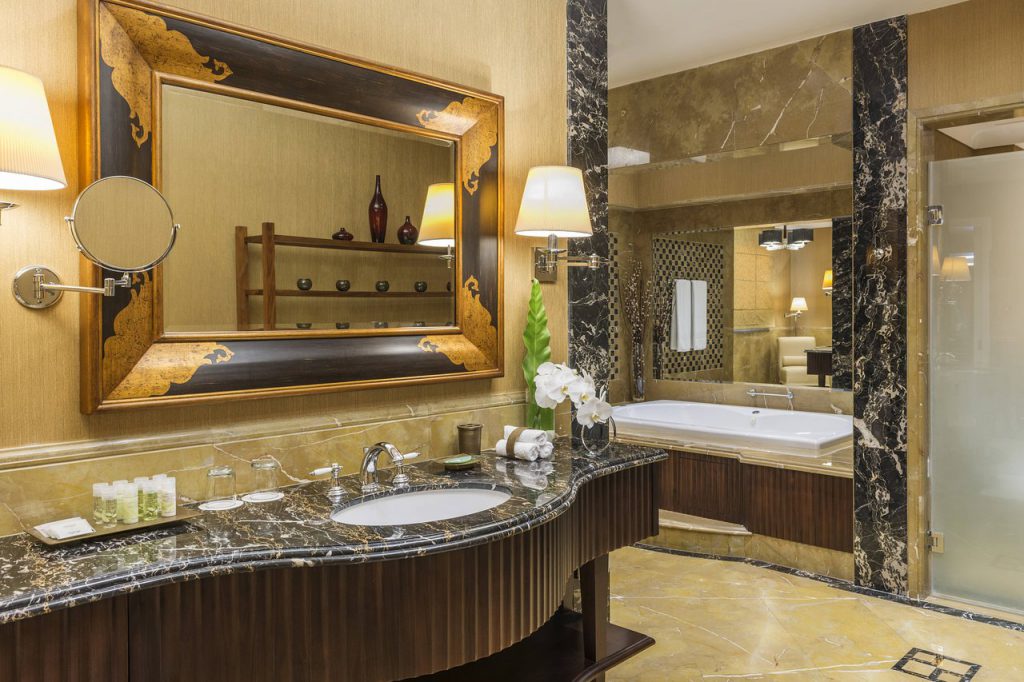 westin mina seyahi bathroom dubai cruise port hotels