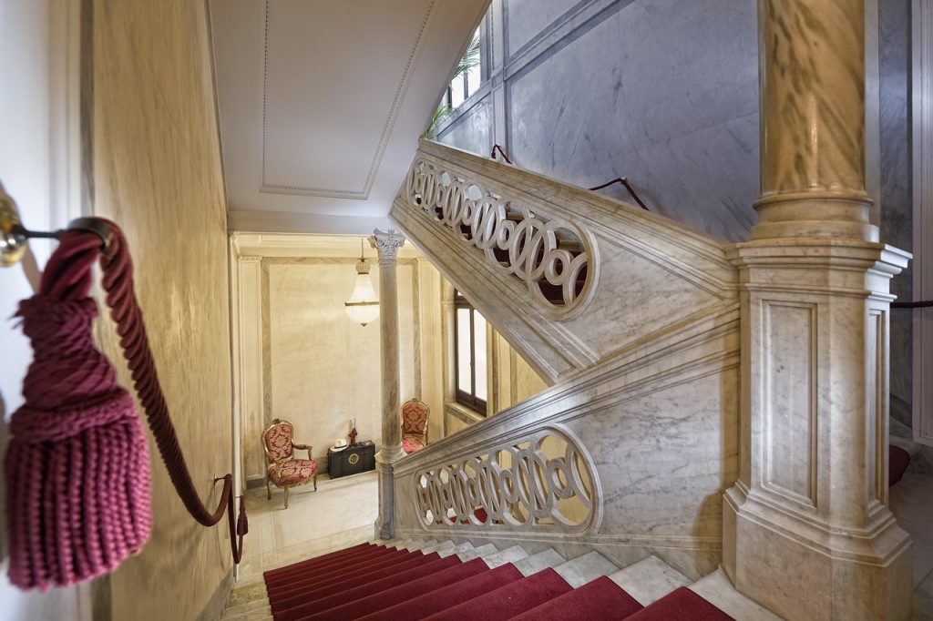 Ai Reali Venice stairs Cruise port hotels