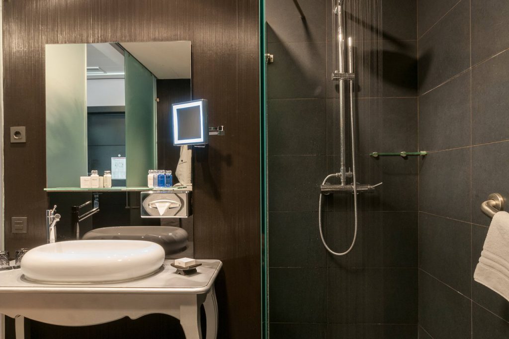 Fontecruz Lisbon bathroom cruise port hotels