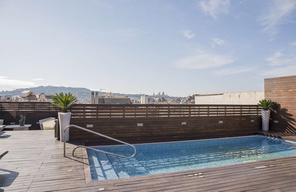 Lleo barcelona pool1 cruise port hotels