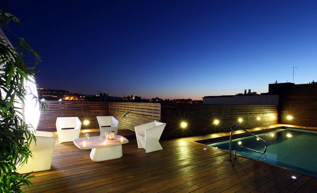 Lleo barcelona pool2 cruise port hotels