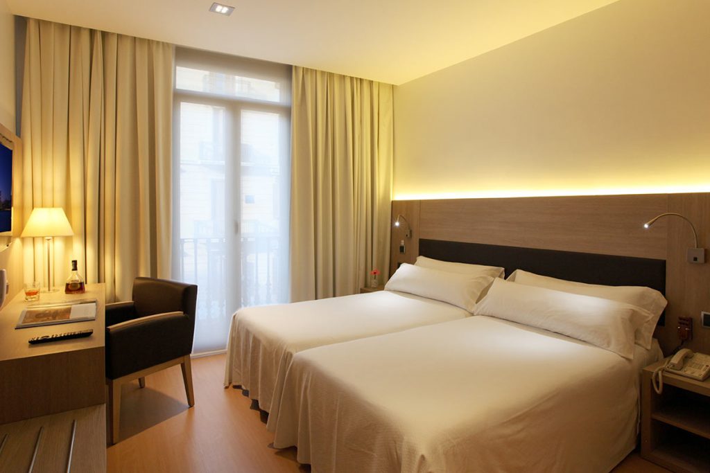 Lleo barcelona room cruise port hotels