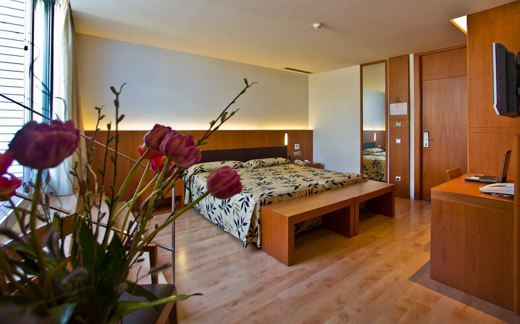 Lleo barcelona room3 cruise port hotels