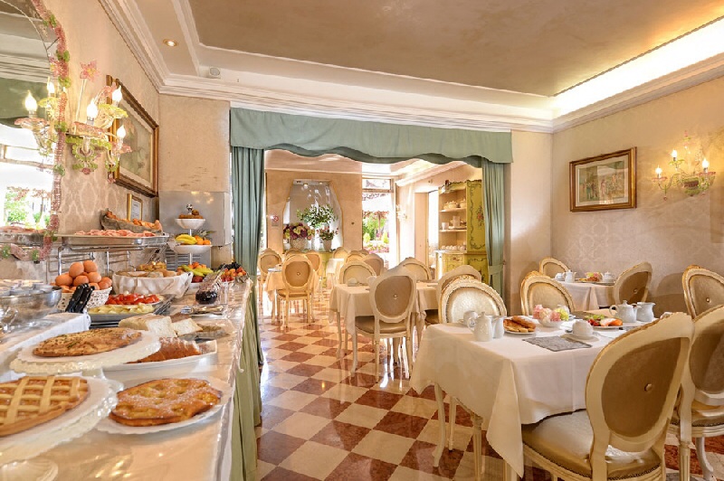 Olimpia Venice breakfast cruise port hotels