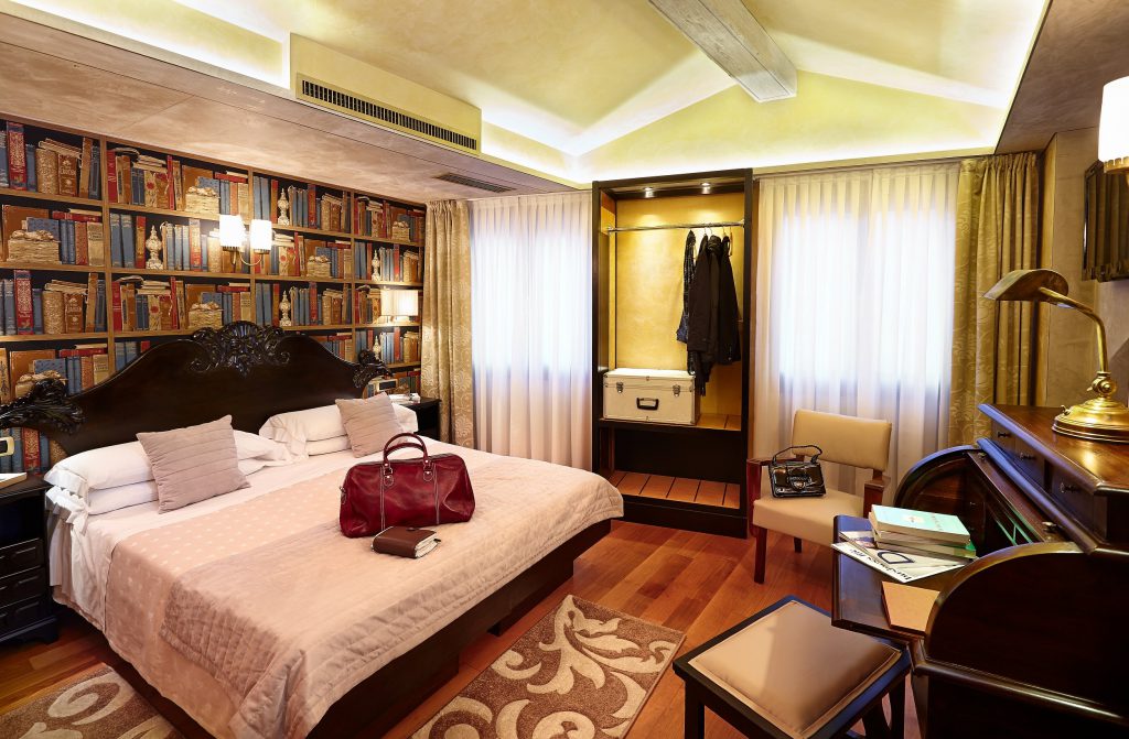 Saturnia Venice room3 cruise port hotels