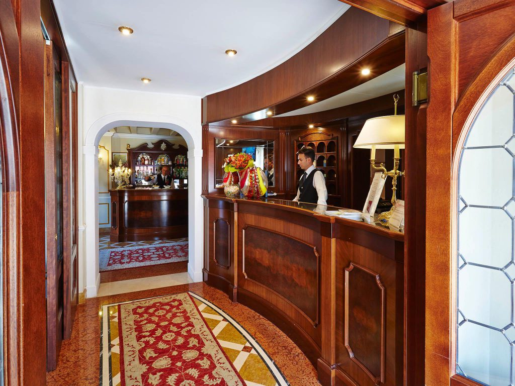 canal grande reception cruise port hotels