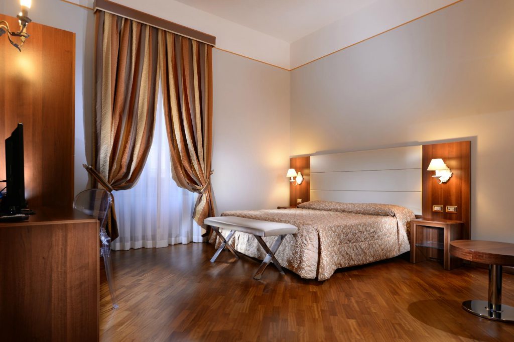 hotel golden room Rome cruise port hotels