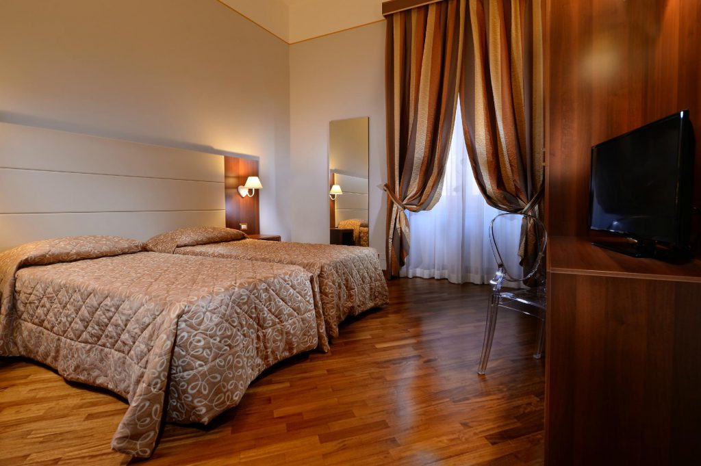 hotel golden room1 Rome cruise port hotels
