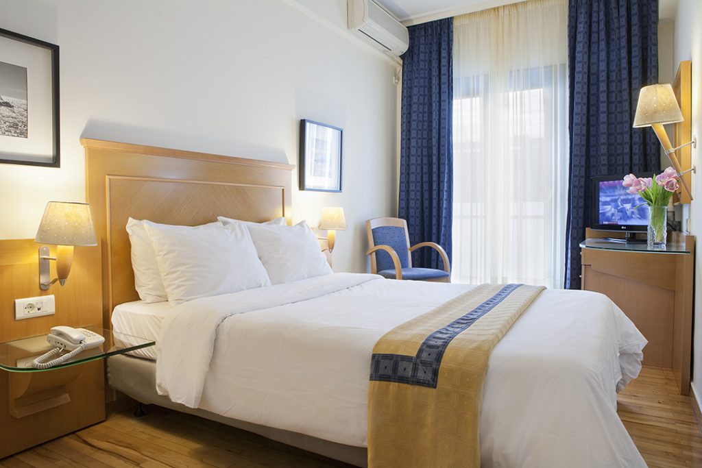 plaka athens room1 cruise port hotels