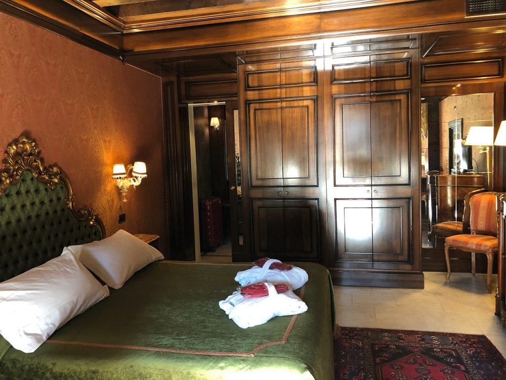 al ponte antico room2 venice cruise port hotels