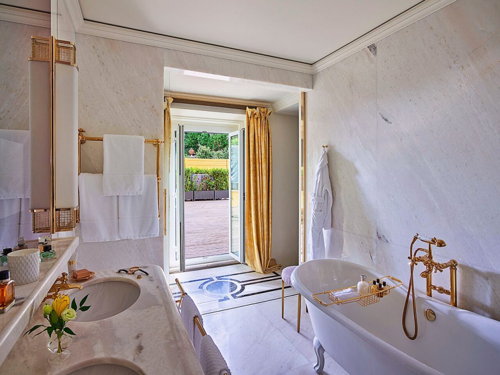 hotel-eden-Rome-bathroom1-cruise port hotels
