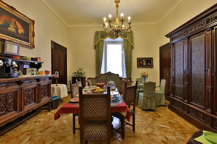 Alibrandi Palace breakfast area