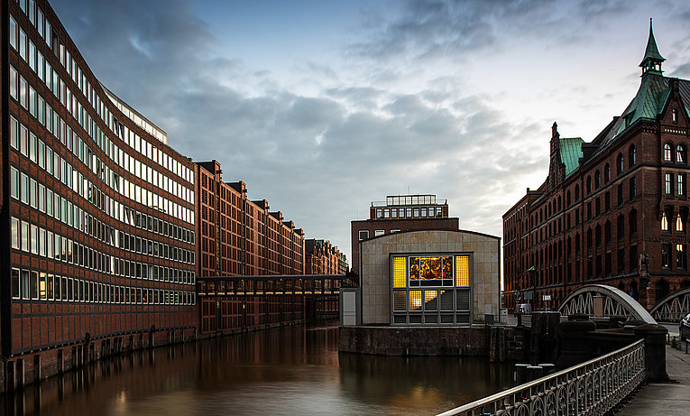 csm_ameron-speicherstadt-aussenansicht-dark2-quer_ce36b68276