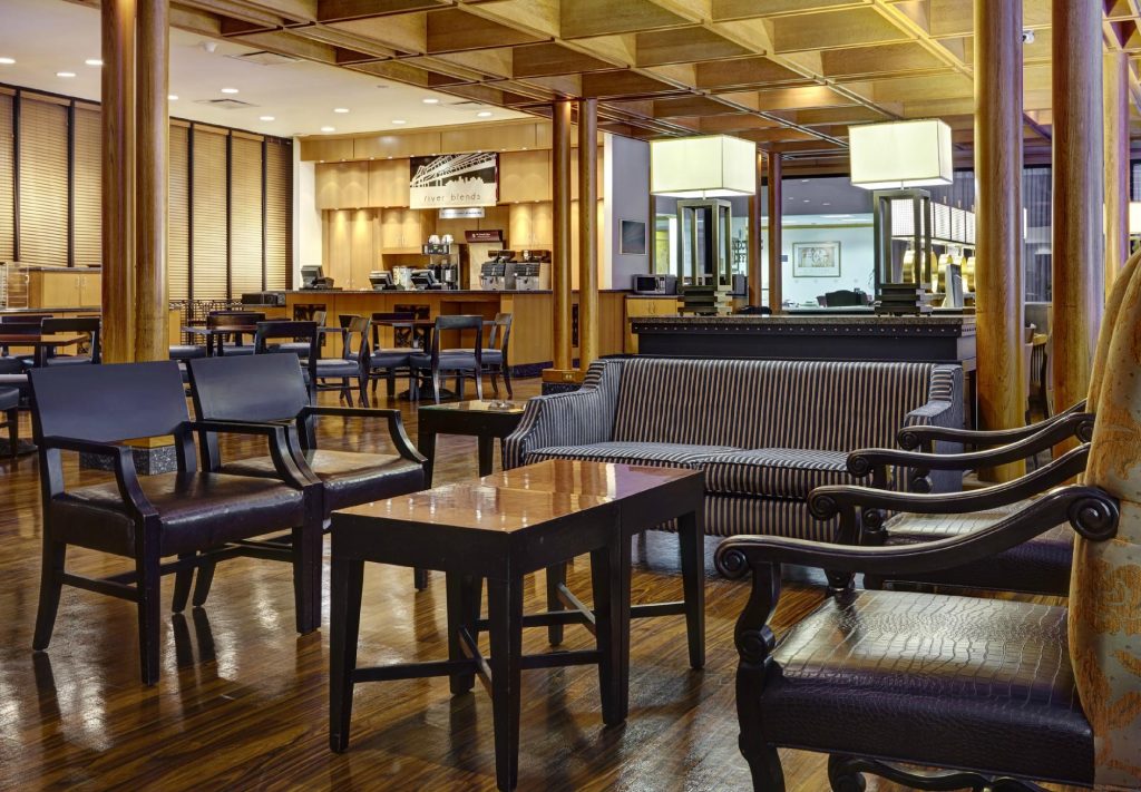 hilton-new-orleans-riverside-cafe-cruise-port-hotels