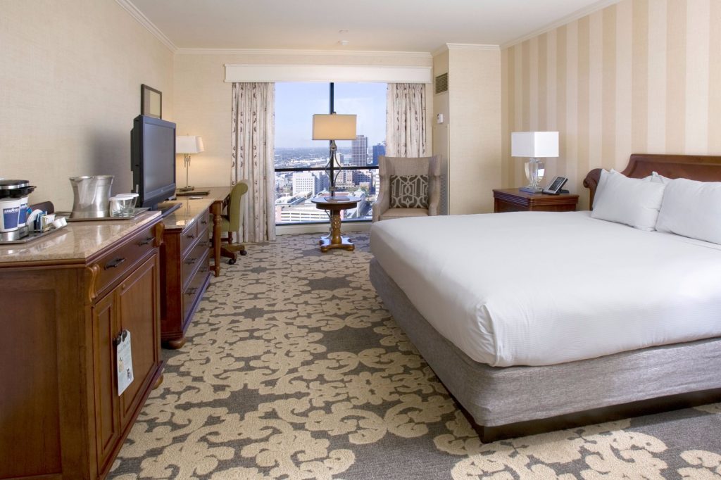 hilton-new-orleans-riverside-room3-cruise-port-hotels