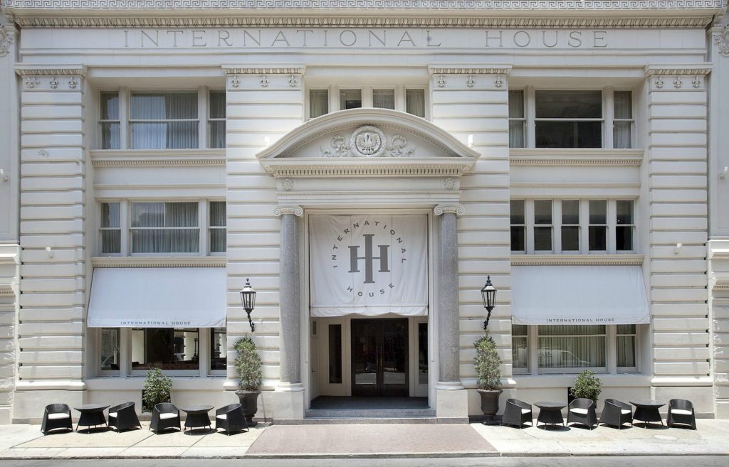 international-house-exterior-neworleans-cruise-port-hotels
