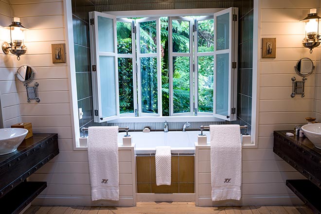 15_Alex-van-Heeren-Cottage-Bathroom