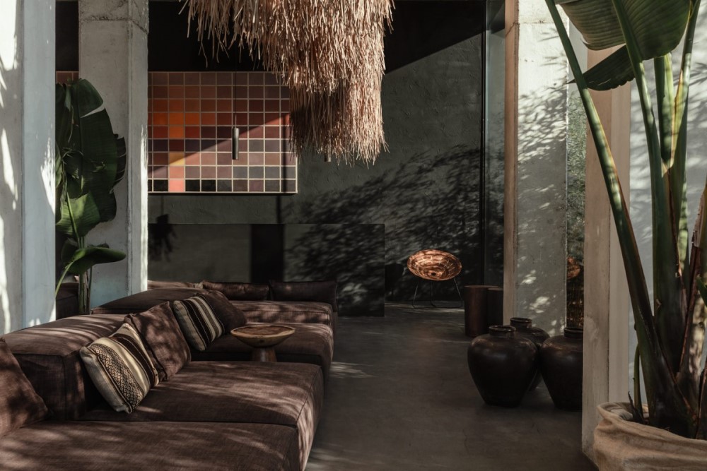 OKU-Ibiza-laidback-luxury-hotel-lobby_by_Georg-Roske_2R6A4829_LowRes-2