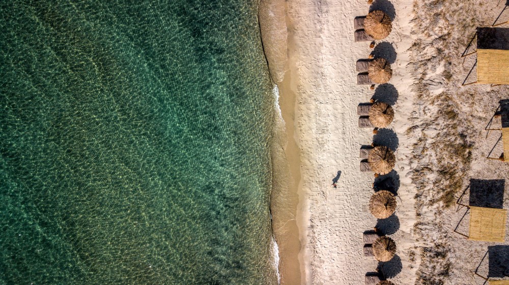 OKU-Kos-laidback-luxury-hotel-aerial-beach_by_Georg-Roske_031_LowRes