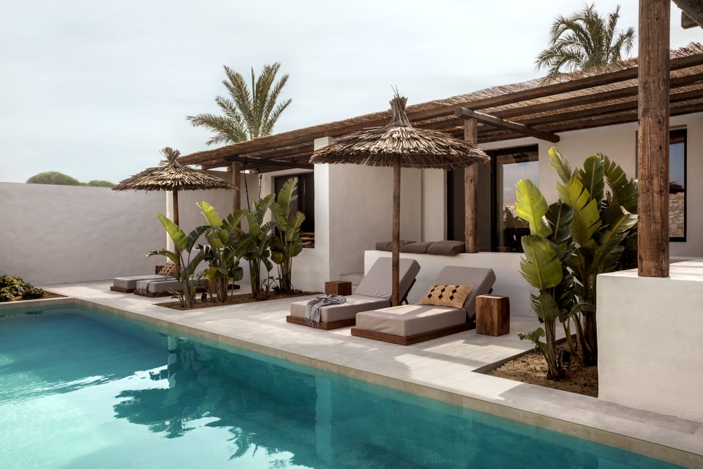 OKU-Kos-laidback-luxury-hotel-suite_by_Georg-Roske_010_LowRes.jpg