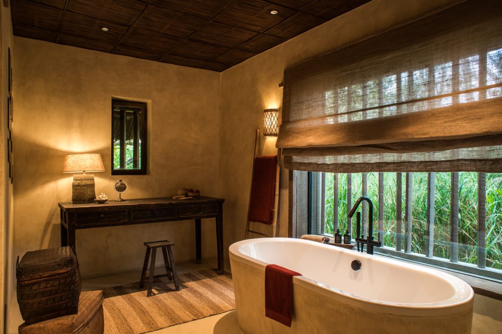 Zannier-Hotels-Bãi-San-Hô-Beach-Pool-Villa-Bathroom-1-©-Frederik-Wissink-for-Zannier