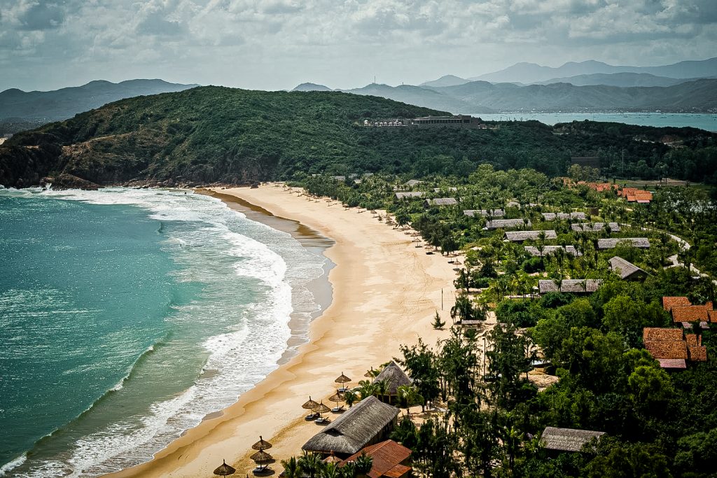 Zannier-Hotels-Bãi-San-Hô-Beach-3-©-Frederik-Wissink-for-Zannier-Hotels