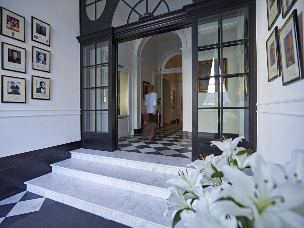 lobby (1)