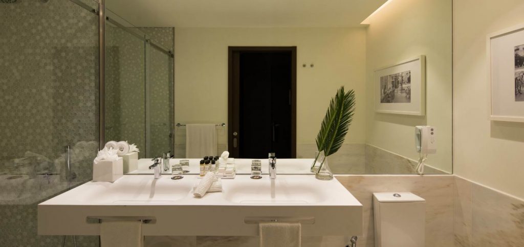 5-star-hotel-center-porto-deluxe-executive-bathroom