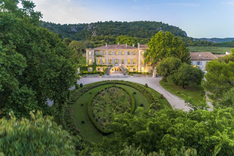 Chateau-d-Estoublon-Vue-aerienne-8