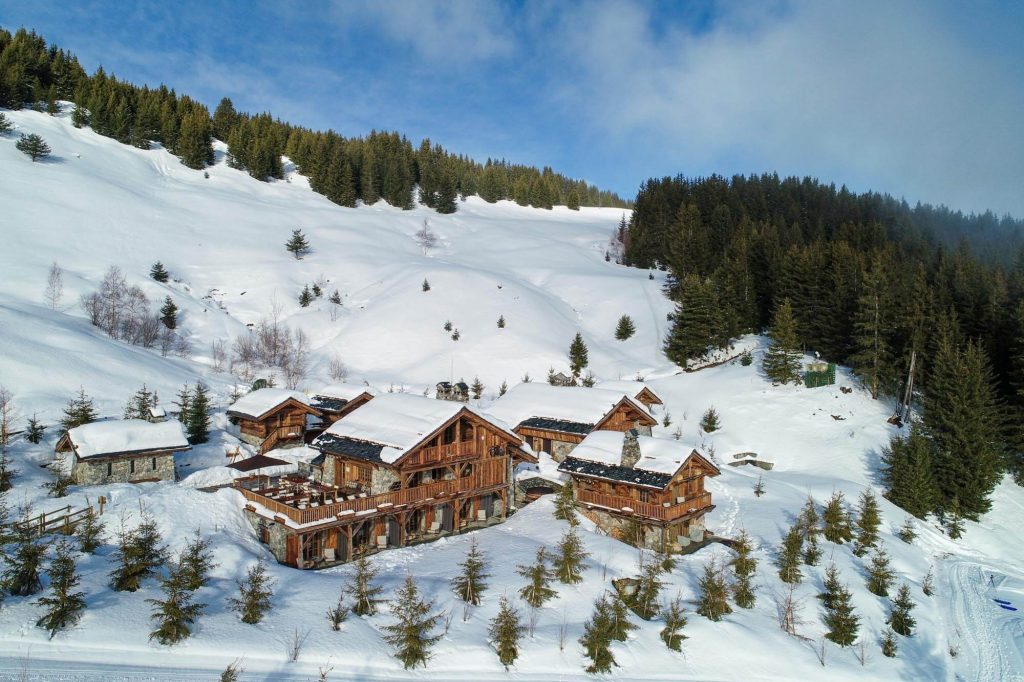 Exterieur-Refuge-de-la-Traye-1