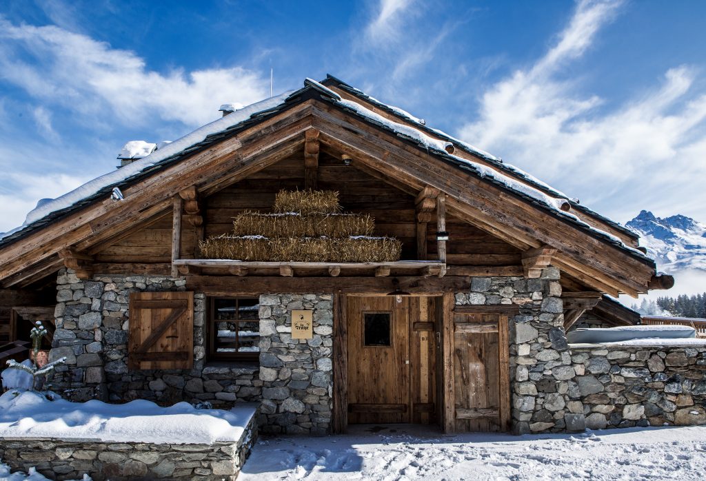 Exterieur-Refuge-de-la-Traye