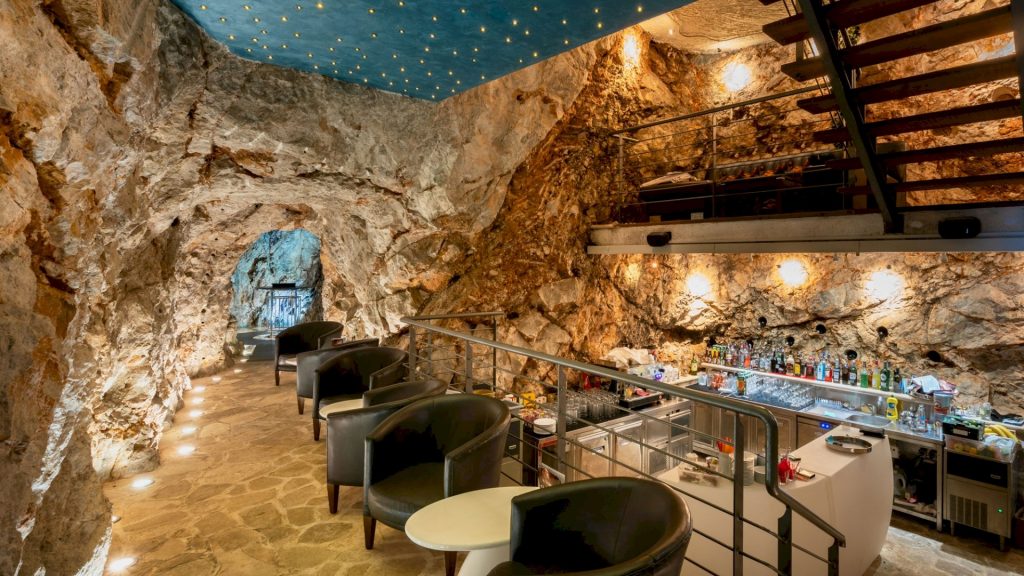 cave-bar